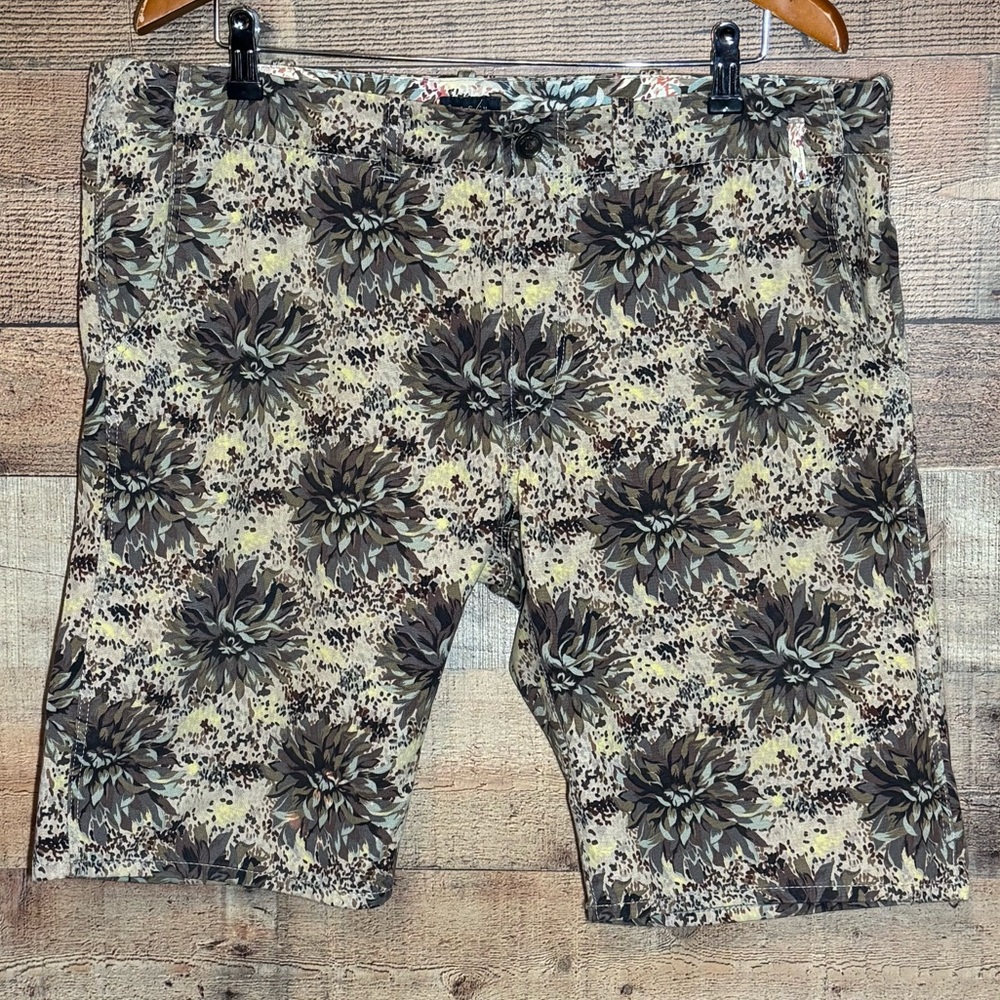 Paul Smith Men's Floral Print Relaxed Shorts - Olive Brown